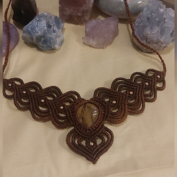 Tiger's Eye Macrame Necklace - Picture 3 of 3